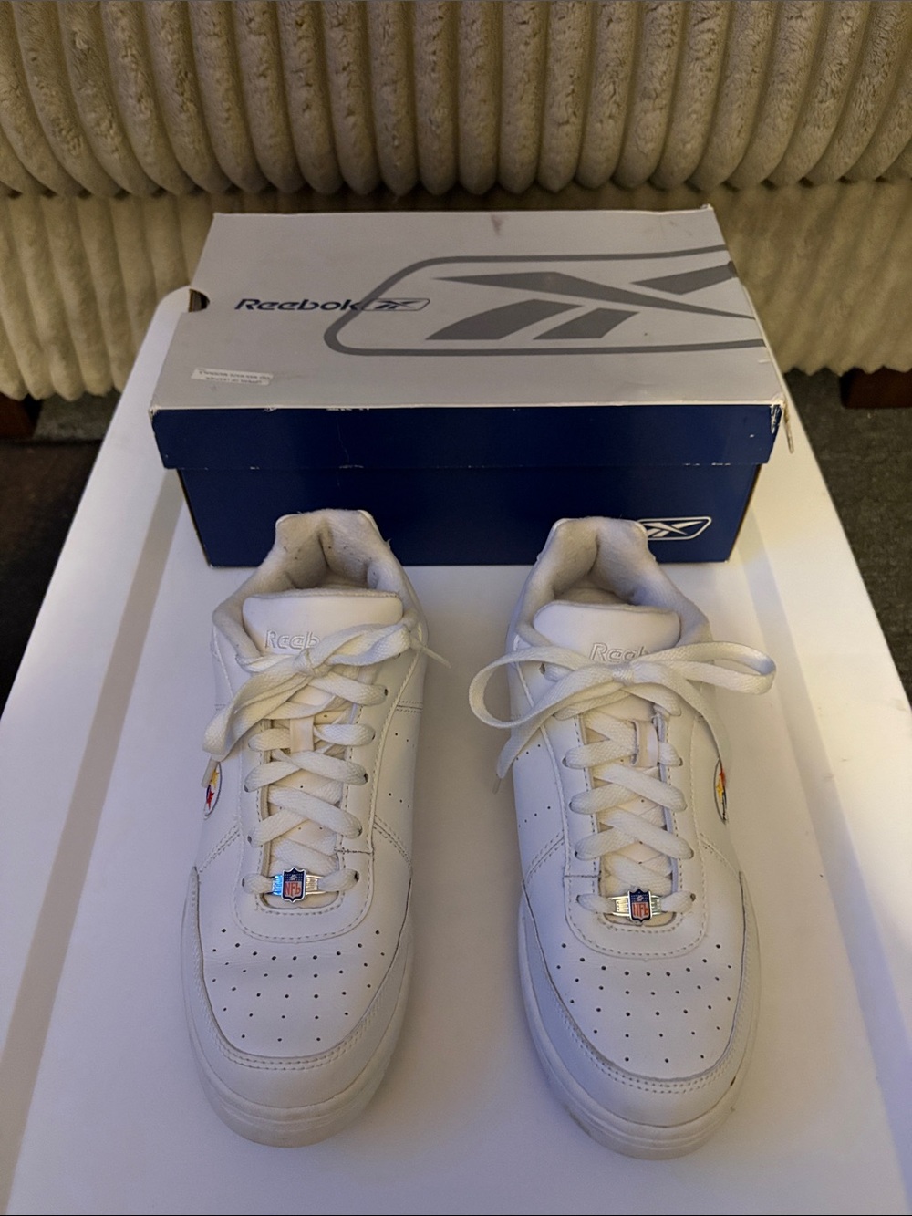 RARE Reebok NFL PITTSBURGH STEELERS White Leather Sneakers with Logo with box